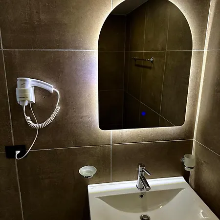 Diamond Boutique Hotel - City Centre 3*